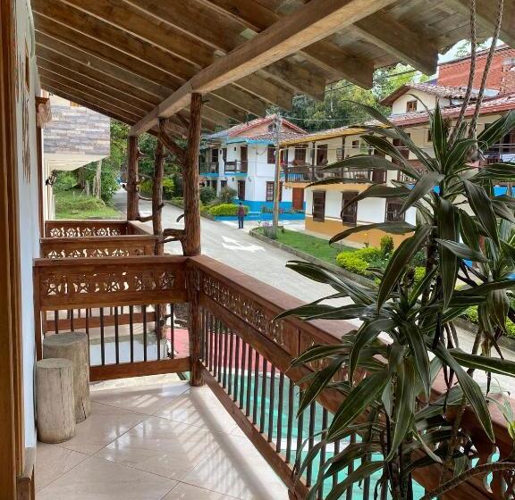 펜션 Hostal Cabecirrufa