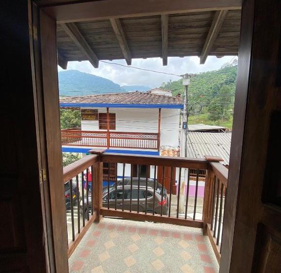 펜션 Hostal Cabecirrufa