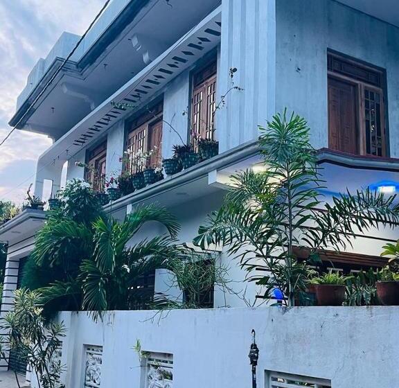 פנסיון Navai Guest House