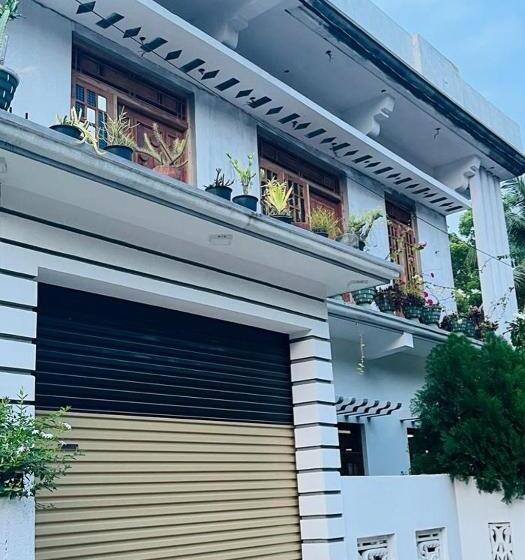 פנסיון Navai Guest House