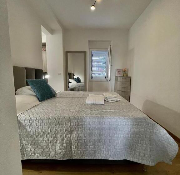 פנסיון Strenia Rooms