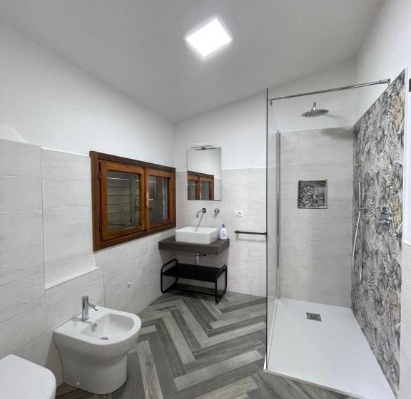 פנסיון Strenia Rooms