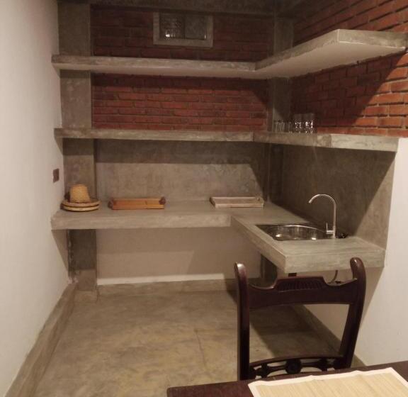 פנסיון The Brick Wonder