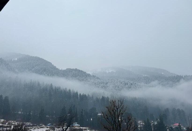 펜션 Woodstock Villa Rooms&entirevilla Tulga