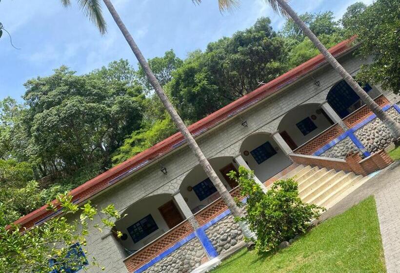 منتجع Avivamiento