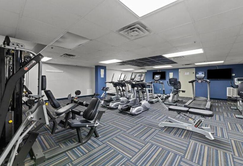 استراحتگاه Ocean Front Luxury Grand Cayman Restort, 10 Pools, Hot Tubs, Lazy River, Water Park, 2 Onsite Restau