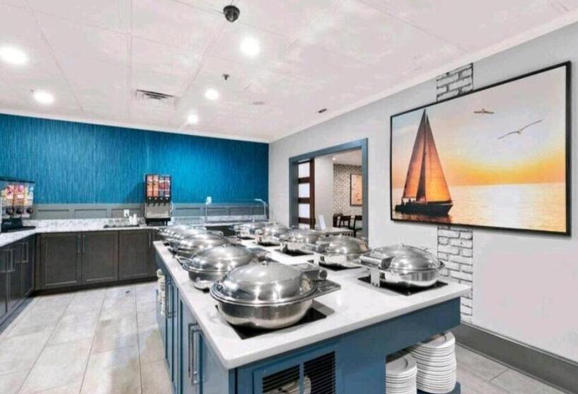 استراحتگاه Ocean Front Luxury Grand Cayman Restort, 10 Pools, Hot Tubs, Lazy River, Water Park, 2 Onsite Restau