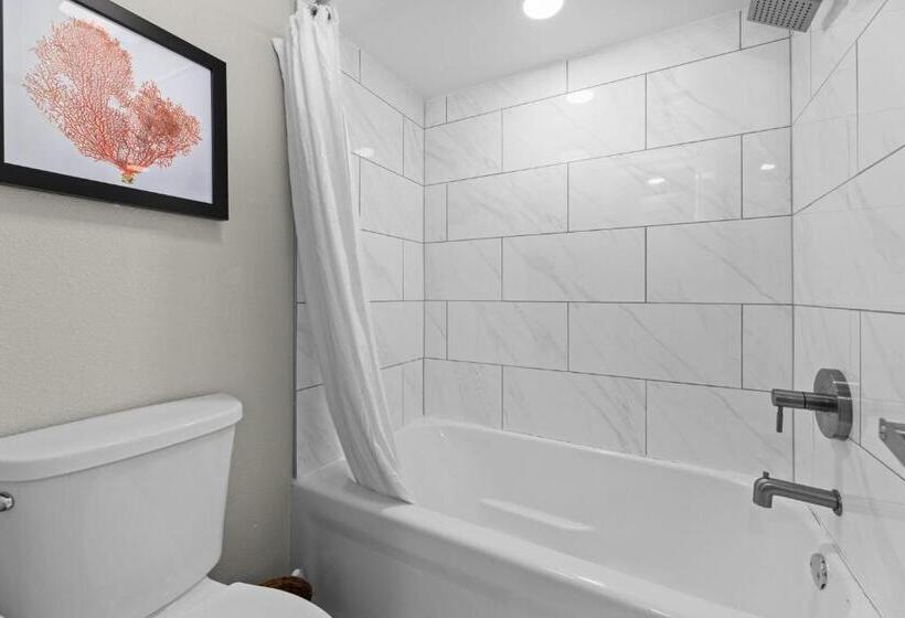 استراحتگاه Ocean Front Luxury Grand Cayman Restort, 10 Pools, Hot Tubs, Lazy River, Water Park, 2 Onsite Restau