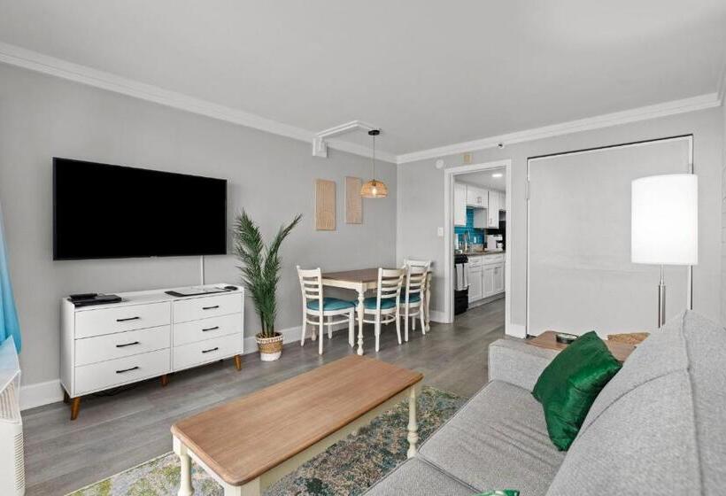 استراحتگاه Ocean Front Luxury Grand Cayman Restort, 10 Pools, Hot Tubs, Lazy River, Water Park, 2 Onsite Restau