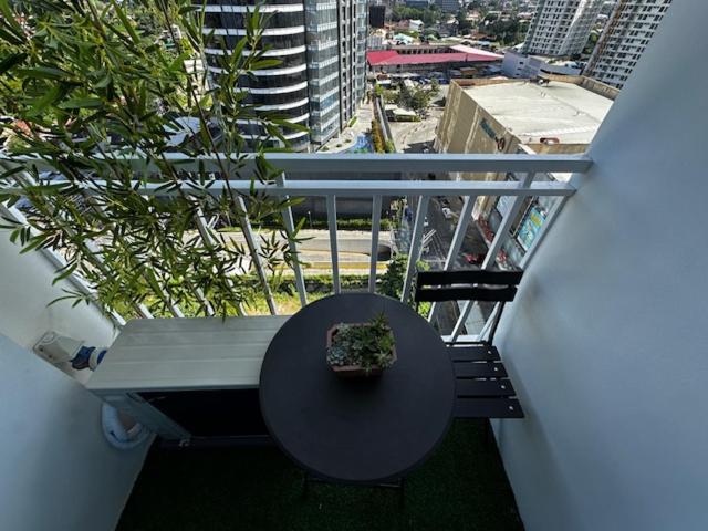 Tinch@inspiria Cozy Centrally Located Studio Unit With Balcony In The Heart Of Davao City. Beside Ab