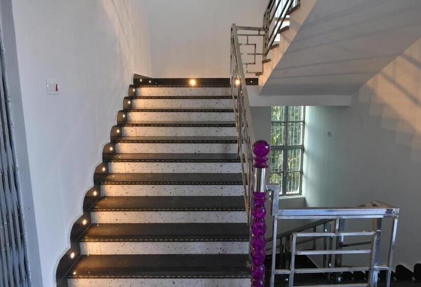 فندق صغير Paradise Inn