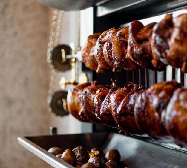 فندق صغير R.