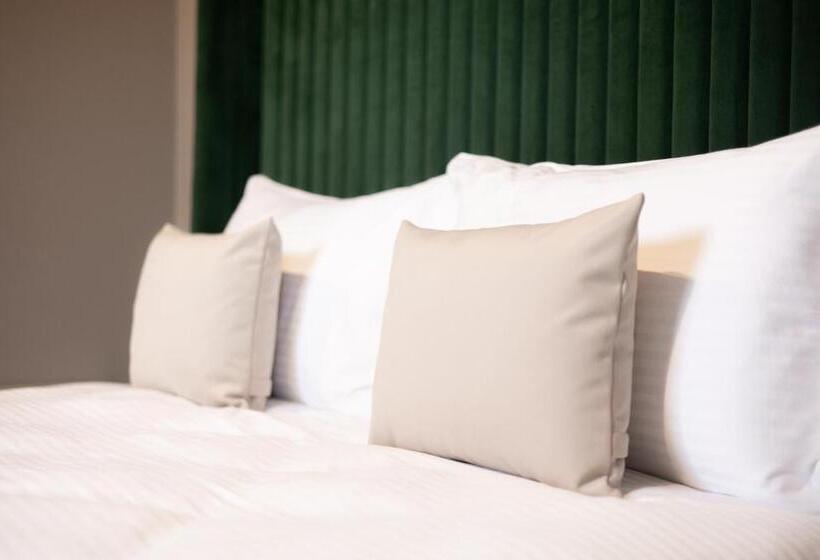 فندق صغير R.