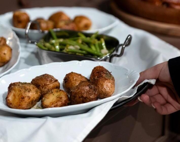 فندق صغير R.