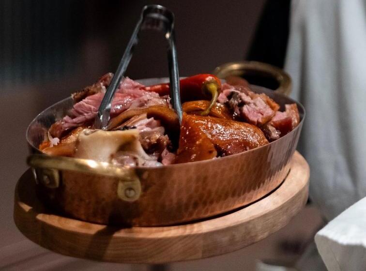 فندق صغير R.