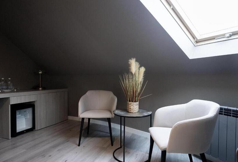 فندق صغير R.