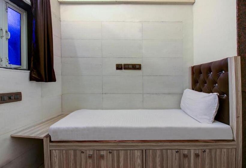 فندق صغير Zest Stays   Meadow Inn 1058