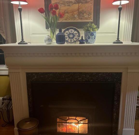 Antique1242 British Bed & Breakfast