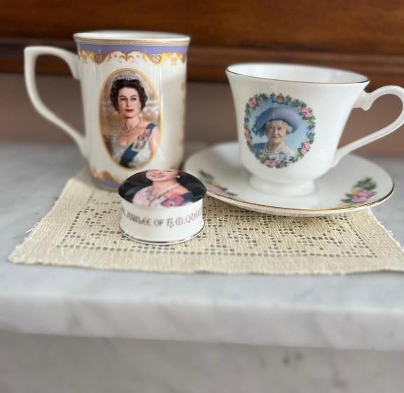 Antique1242 British Bed & Breakfast