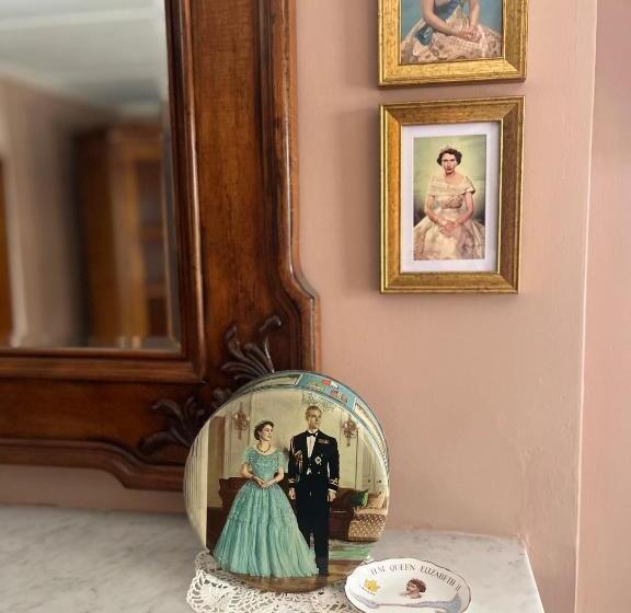 Antique1242 British Bed & Breakfast