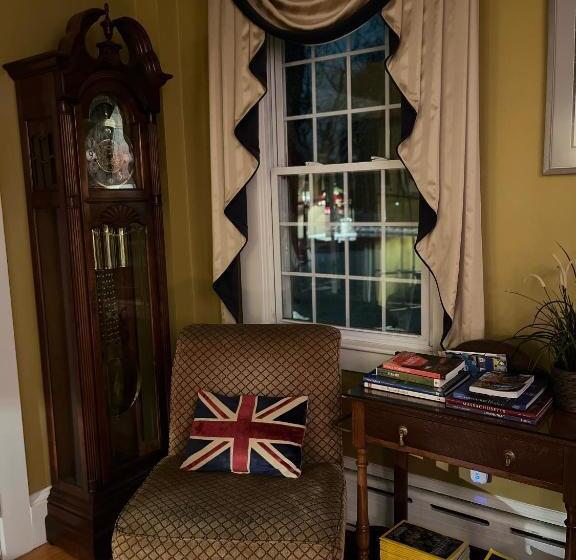 Antique1242 British Bed & Breakfast