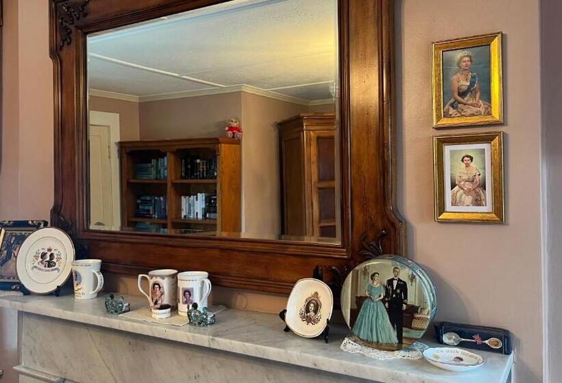 Antique1242 British Bed & Breakfast