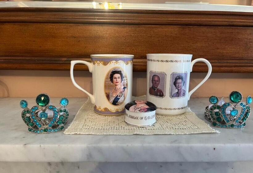 Antique1242 British Bed & Breakfast