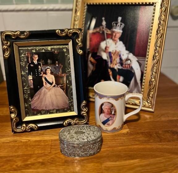 Antique1242 British Bed & Breakfast