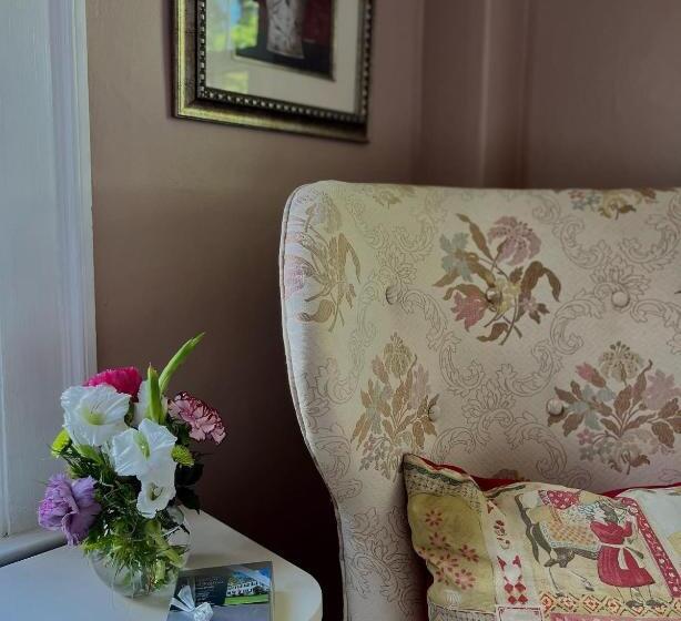 Antique1242 British Bed & Breakfast