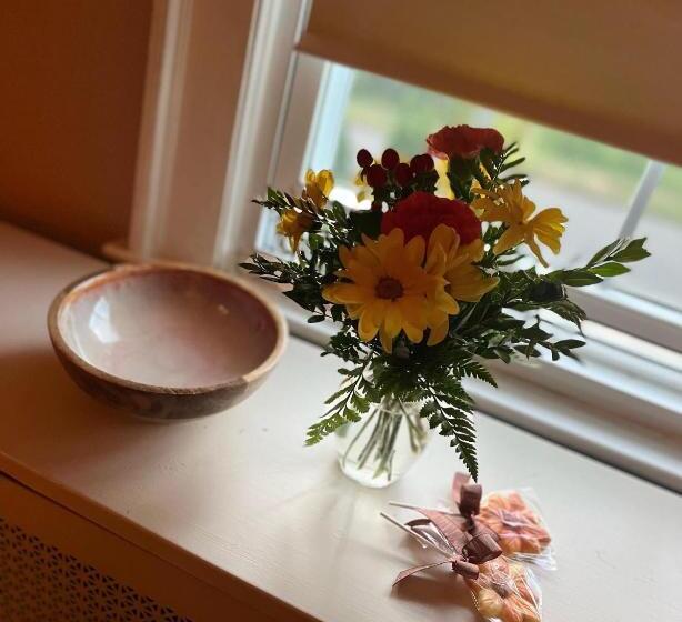 Antique1242 British Bed & Breakfast