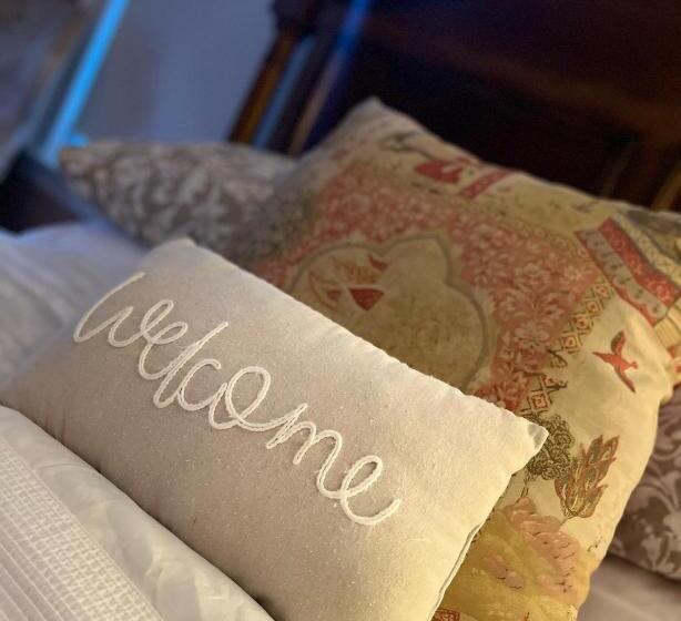 Antique1242 British Bed & Breakfast