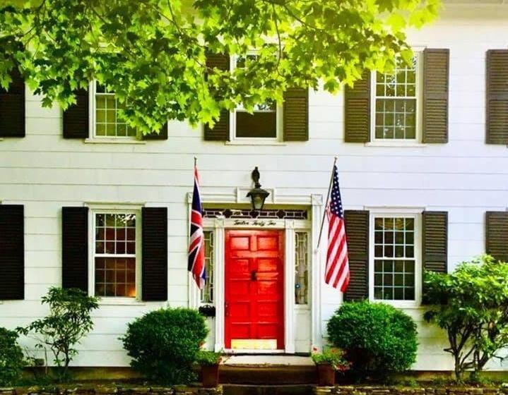 Antique1242 British Bed & Breakfast