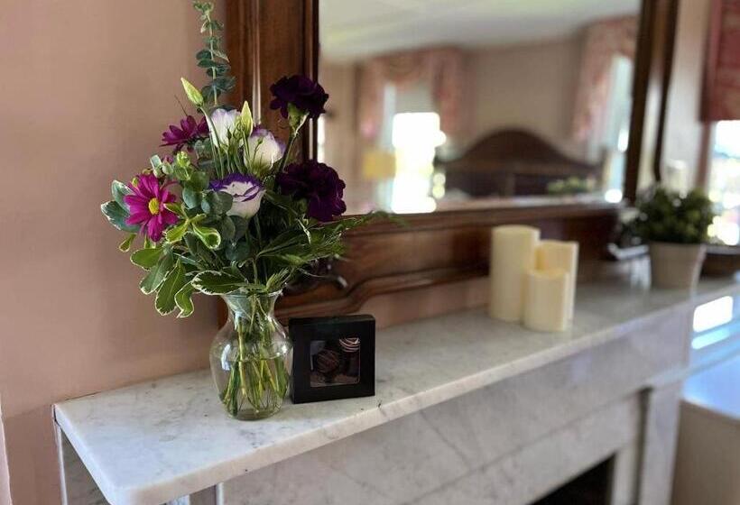 Antique1242 British Bed & Breakfast