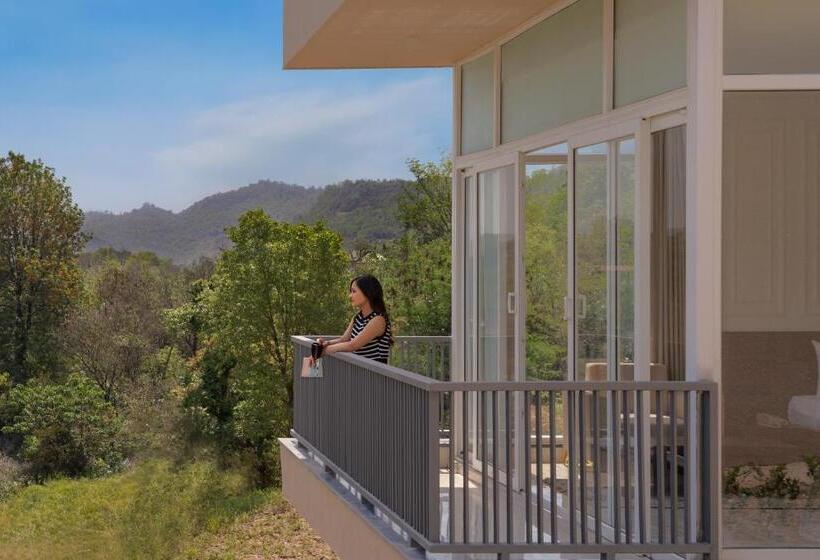 Baantalai Hotel And Resort