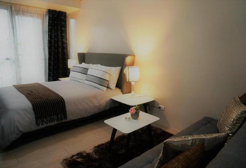 Eighty One Building C53j Condotel