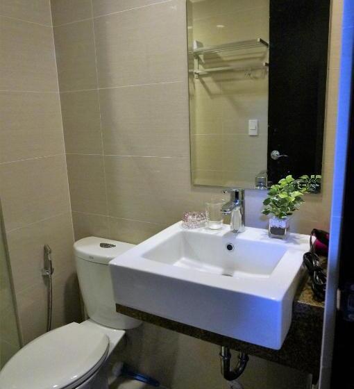 Eighty One Building C53j Condotel