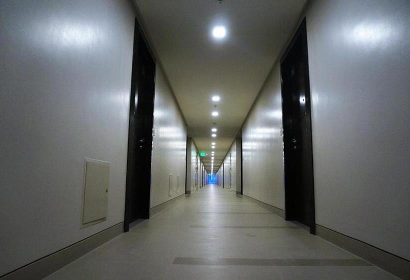 Eighty One Building C53j Condotel