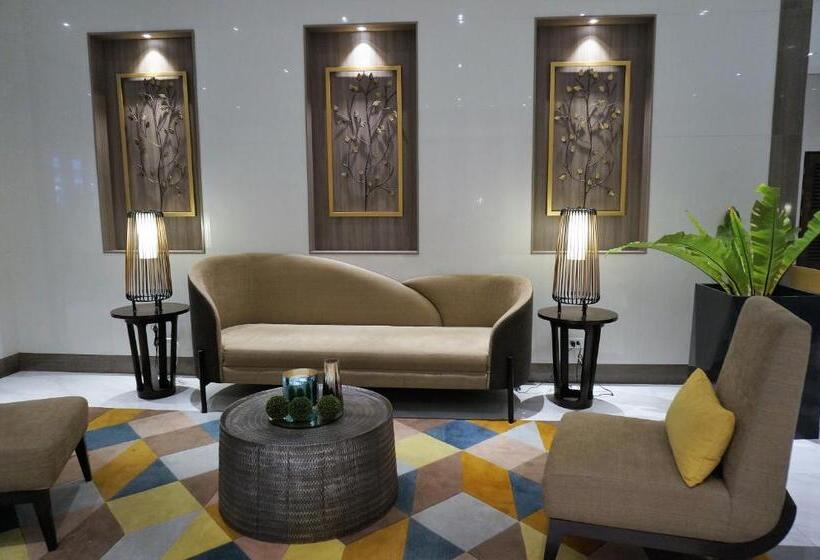 Eighty One Building C53j Condotel