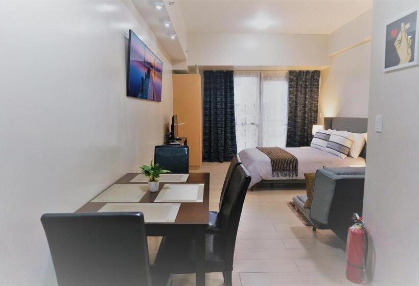 Eighty One Building C53j Condotel