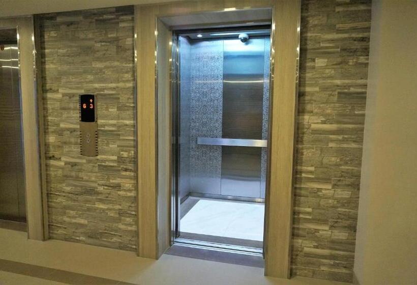 Eighty One Building C53j Condotel