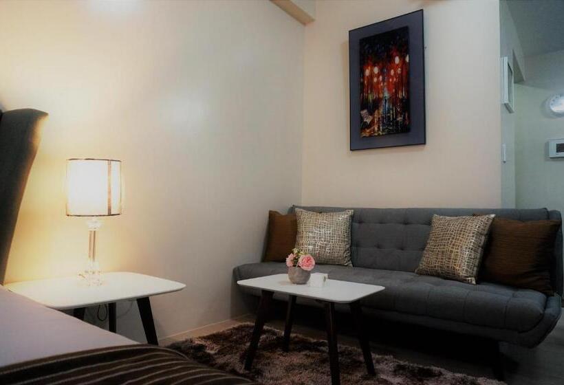 Eighty One Building C53j Condotel