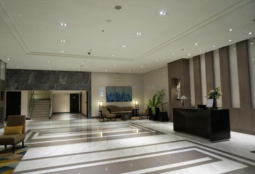 Eighty One Building C53j Condotel