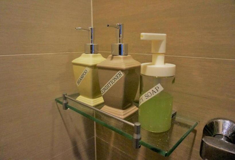 Eighty One Building C53j Condotel