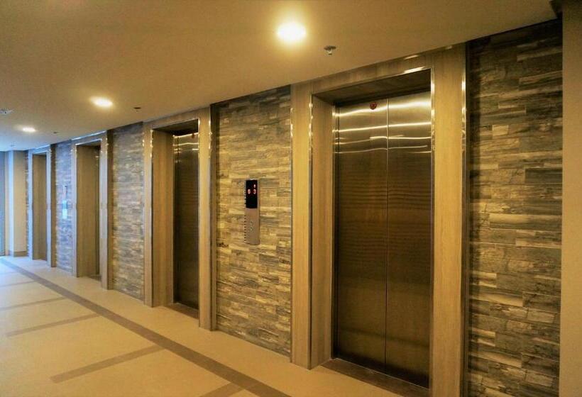 Eighty One Building C53j Condotel