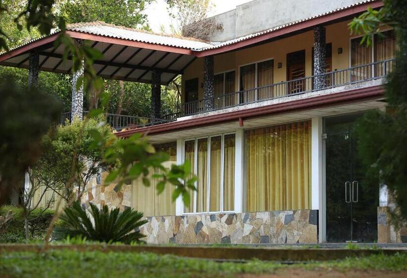 Green Lake View Yala Resort