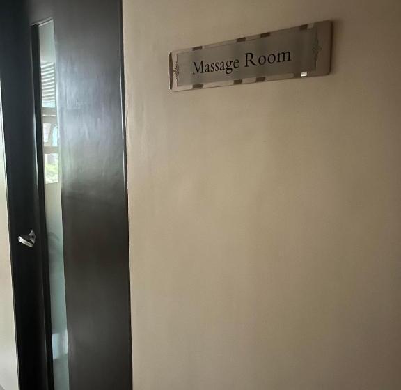 هتل 101 Nb Samspacious Accomodation Place