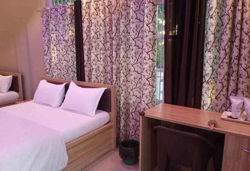 فندق 3 Star Lodge