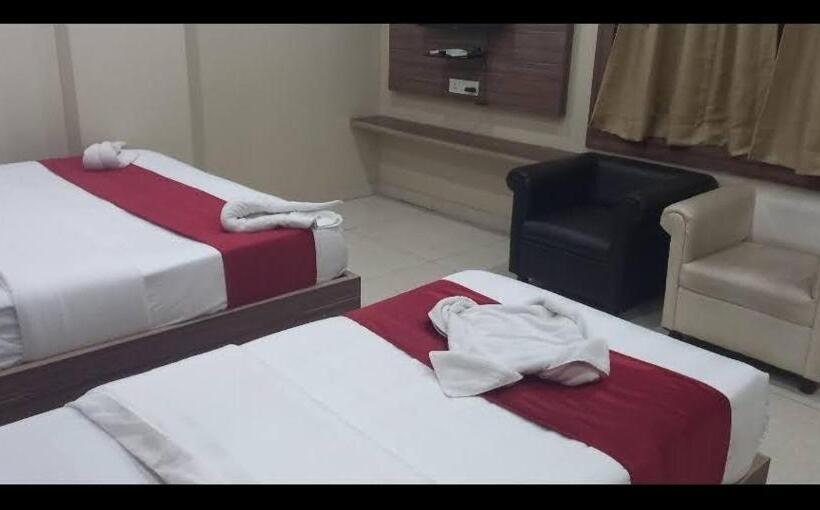 בית מלון כפרי Adhunik Palace