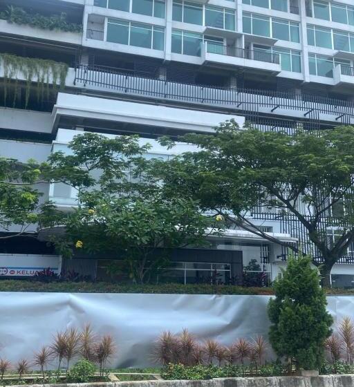 فندق Capital O 93529 September House