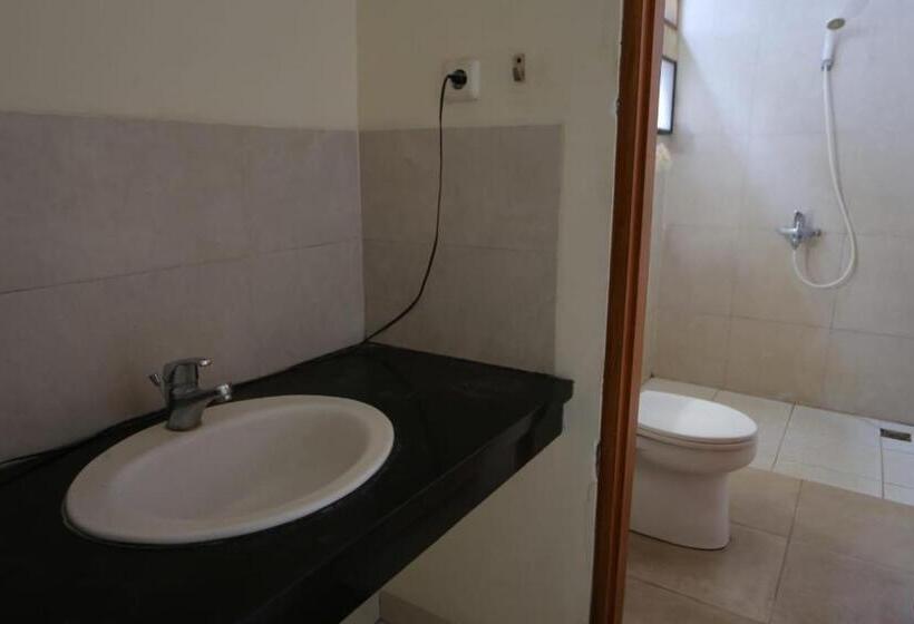 فندق Capital O 93529 September House